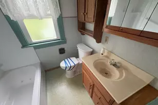 610 Barry Rd, Rockford, IL 61109 - Photo 8