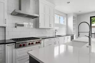 2041 N Whipple St, Chicago, IL 60647 - Photo 8