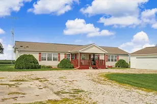 2225 E 1700th Rd, Brocton, IL 61917 - Photo 2