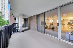 201 E Chestnut St, Chicago, IL 60611 - Photo 32