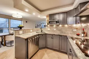 201 E Chestnut St, Chicago, IL 60611 - Photo 26
