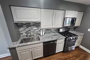 1414 Hampshire Ct, Roselle, IL 60172 - Photo 2