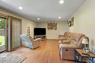 1109 Hollywood Blvd, McHenry, IL 60050 - Photo 8
