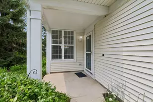 2986 Waters Edge Cir, Aurora, IL 60504 - Photo 4