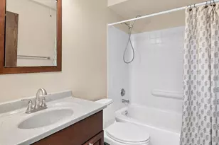 215 Edgebrook Dr, Bloomingdale, IL 60108 - Photo 16
