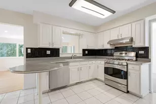 421 Collen Dr, Lombard, IL 60148 - Photo 2