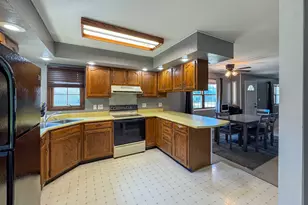 1919 S Jefferson St, Tilton, IL 61833 - Photo 4