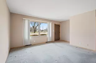 541 N Edgelawn Dr, Aurora, IL 60506 - Photo 12