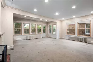 6520 N Fairfield Ave, Chicago, IL 60645 - Photo 4