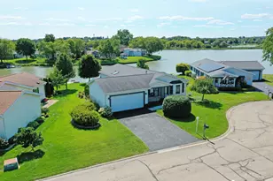 15 Saratoga Ct, Grayslake, IL 60030 - Photo 2