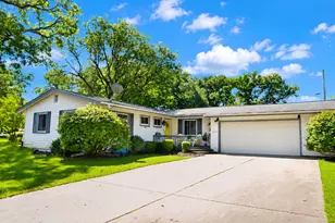 225 Forest Park Pl, Ottawa, IL 61350 - Photo 1