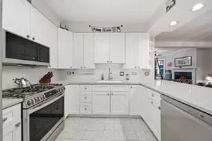 7639 N Eastlake Terrace, Chicago, IL 60626 - Photo 4