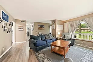 16 Greenbriar Dr, Montgomery, IL 60538 - Photo 8
