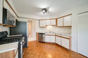 2 Willow Pkwy, Buffalo Grove, IL 60089 - Photo 10