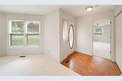 2 Willow Parkway, Buffalo Grove, IL 60089 - Photo 4