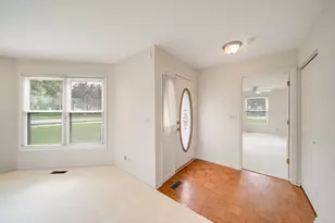 2 Willow Pkwy, Buffalo Grove, IL 60089 - Photo 4
