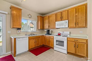 20456 Balsum Ln, Crest Hill, IL 60403 - Photo 6