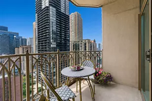 21 E Huron St, Chicago, IL 60611 - Photo 14