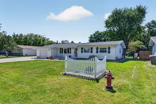 1205 E 2nd St, Coal City, IL 60416 - Photo 6