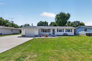 1205 E 2nd St, Coal City, IL 60416 - Photo 2