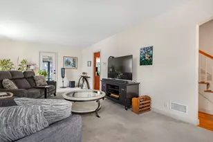 1130 Duncan Ave, Elgin, IL 60120 - Photo 6