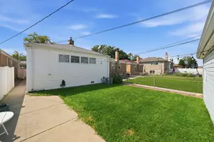 5231 S Meade Ave, Chicago, IL 60638 - Photo 22