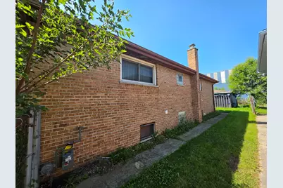 14104 S Bensley Avenue, Burnham, IL 60633 - Photo 4