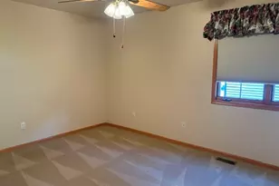 32 S Juniper Dr, North Aurora, IL 60542 - Photo 24
