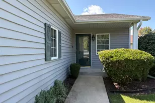 32 S Juniper Dr, North Aurora, IL 60542 - Photo 2