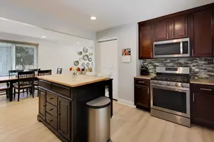 7720 W 65th Pl, Bedford Park, IL 60501 - Photo 8