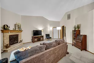 2726 Harbor Dr, Joliet, IL 60431 - Photo 6