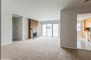 261 Driftwood Ln, Schaumburg, IL 60193 - Photo 4