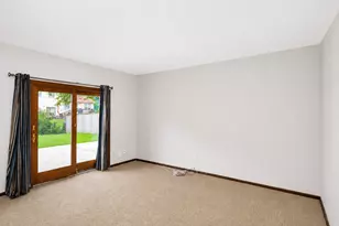 107 S Elroy Ave, Bartlett, IL 60103 - Photo 8