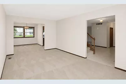 107 S Elroy Avenue, Bartlett, IL 60103 - Photo 4