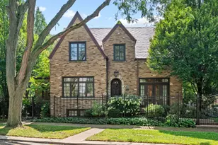 3045 W Ardmore Ave, Chicago, IL 60659 - Photo 1