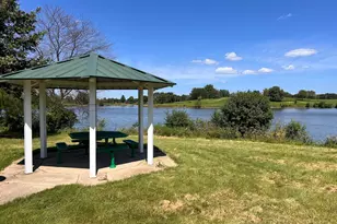 951 Wilshire Ct, Vernon Hills, IL 60061 - Photo 2
