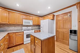 1093 1st St, Batavia, IL 60510 - Photo 14