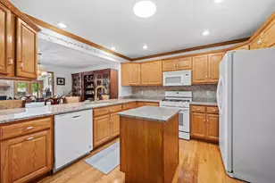 1093 1st St, Batavia, IL 60510 - Photo 10