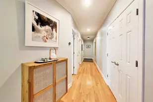 747 W Cornelia Ave, Chicago, IL 60657 - Photo 2