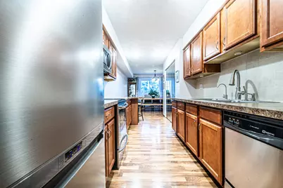 601 W Huntington Common Road #201, Mount Prospect, IL 60056 - Photo 6