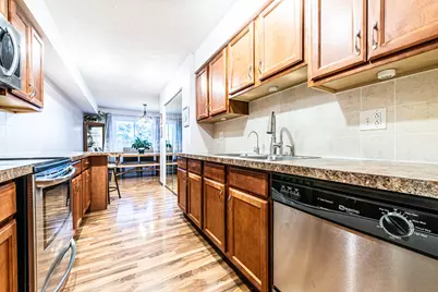601 W Huntington Common Road #201, Mount Prospect, IL 60056 - Photo 8