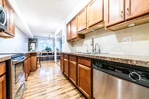 601 W Huntington Common Rd, Mount Prospect, IL 60056 - Photo 8