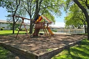 870 E Old Willow Road E, Prospect Heights, IL 60070 - Photo 6