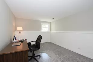 7934 Kensington Ln, Hanover Park, IL 60133 - Photo 20