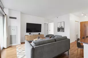 330 W Grand Ave, Chicago, IL 60654 - Photo 4