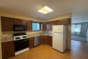 34293 N Birch Ln, Gurnee, IL 60031 - Photo 4