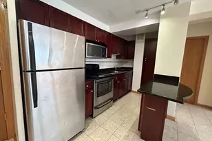 4180 N Marine Dr, Chicago, IL 60613 - Photo 2