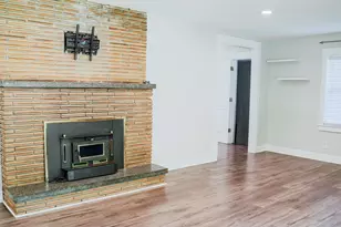 2301 Sweetbriar St, Crest Hill, IL 60403 - Photo 10