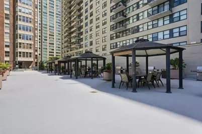 525 W Hawthorne Place #608, Chicago, IL 60657 - Photo 6