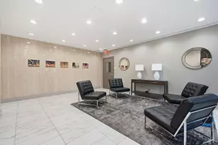 525 W Hawthorne Pl, Chicago, IL 60657 - Photo 10
